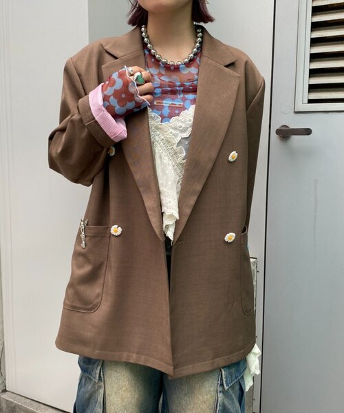 HELLO.SANFRANCISCO（ハローサンフランシスコ）の「【HELLO.SANFRANCISCO/ハローサンフランシスコ】ネーム刺繍マーガレット釦ビッグジャケット（テーラードジャケット・レディース・グレー/ピンク/ブラウン・ONE SIZE）」の4枚目の写真