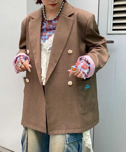 HELLO.SANFRANCISCO（ハローサンフランシスコ）の「【HELLO.SANFRANCISCO/ハローサンフランシスコ】ネーム刺繍マーガレット釦ビッグジャケット（テーラードジャケット・レディース・グレー/ピンク/ブラウン・ONE SIZE）」の6枚目の写真