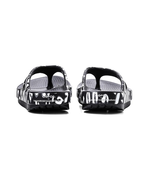 TAKAHIROMIYASHITATheSoloIst.(タカヒロミヤシタザソロイスト)の「TAKAHIROMIYASHITATheSoloIst./タカヒロミヤシタザソロイスト.× OOFOS/ウーフォス OORIGINAL LIMITED UNISEX-SOLOIST BLACK サンダル(サンダル・メンズ・ブラック/ブラック系・US7/US10/US9/US8)」の19枚目の写真