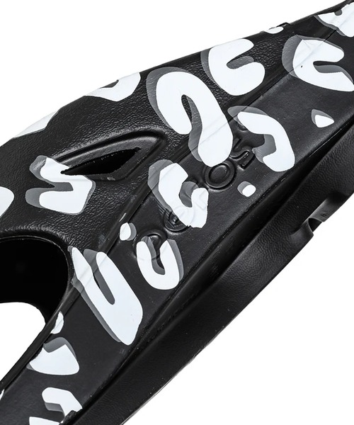 TAKAHIROMIYASHITATheSoloIst.(タカヒロミヤシタザソロイスト)の「TAKAHIROMIYASHITATheSoloIst./タカヒロミヤシタザソロイスト.× OOFOS/ウーフォス OORIGINAL LIMITED UNISEX-SOLOIST BLACK サンダル(サンダル・メンズ・ブラック/ブラック系・US7/US10/US9/US8)」の16枚目の写真