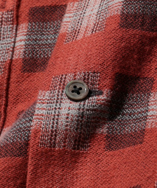 BEAMS PLUS（ビームスプラス）の「ブラッシュド サテン チェック オープンカラー シャツ（シャツ/ブラウス・メンズ・ブラック/レッド・S/M/L/XL）」の18枚目の写真