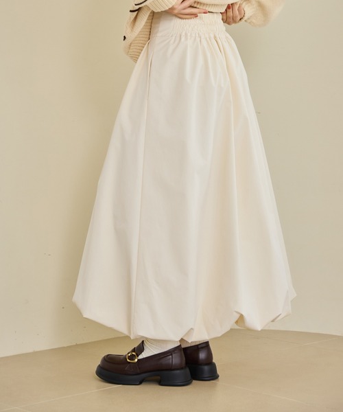 OLUN(オルン)の「long balloon skirt/ロングバルーンスカート(スカート・レディース・ブラック/アイボリー・SMALL/MEDIUM)」の11枚目の写真