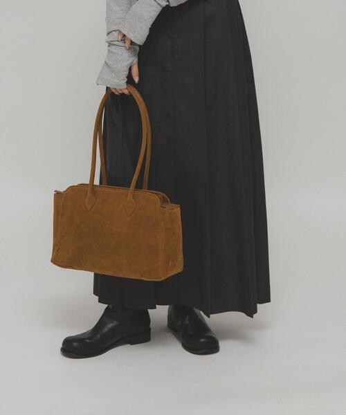 KBF(ケイビーエフ)の「ロングショルダーボストンBAG(ボストンバッグ・レディース・ダークブラウン/キャメル・ONE)」の2枚目の写真