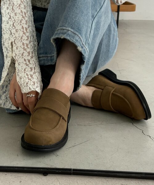 CAPRICIEUX LE'MAGE（カプリシューレマージュ）の「スエードローファー（ローファー・レディース・ブラック/ベージュ・38/36/37）」の7枚目の写真