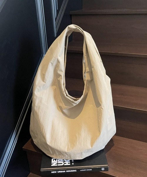 lit.Cy(リットシー)の「ソフトナイロン スリングトートバッグ(トートバッグ・レディース・ブラック/ブラウン/イエロー/ベージュ/カーキ・FREE)」の7枚目の写真