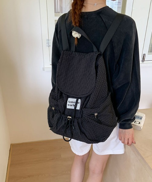 gossip！ロサンゼルス（ゴシップロサンゼルス）の「Y2K  レトロ チェック柄マルチポケットリュック 【A4収納可能】（バックパック/リュック・レディース・チェック/ブラック・FREE）」の2枚目の写真