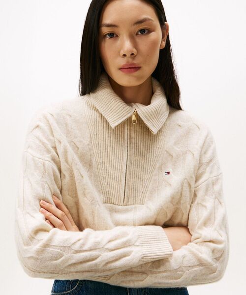 TOMMY HILFIGER(トミーヒルフィガー)の「ソフトウールケーブルハーフジップロングスリーブセーター(ニット/セーター・レディース・オフホワイト・XX-SMALL/X-SMALL)」の2枚目の写真