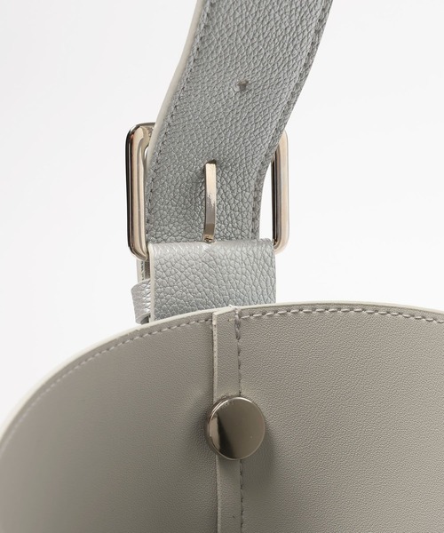 LEPSIM(レプシィム)の「アジャストベルトバッグ 595115(ショルダーバッグ・レディース・シルバー/ブラック/モカ・ONE SIZE)」の21枚目の写真