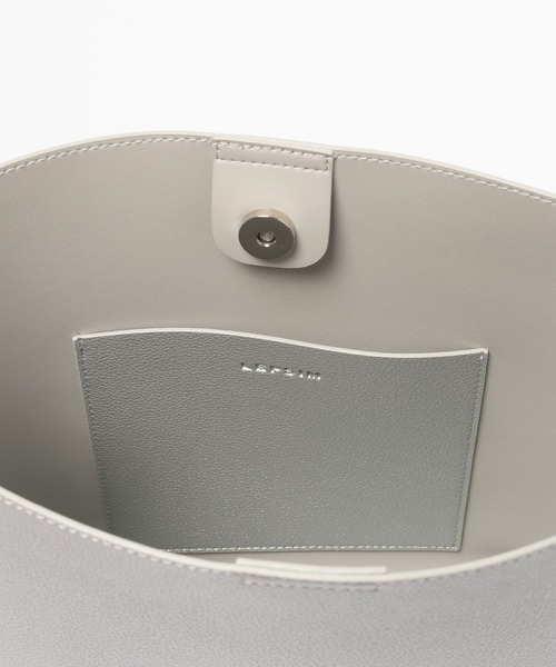 LEPSIM(レプシィム)の「アジャストベルトバッグ 595115(ショルダーバッグ・レディース・シルバー/ブラック/モカ・ONE SIZE)」の4枚目の写真