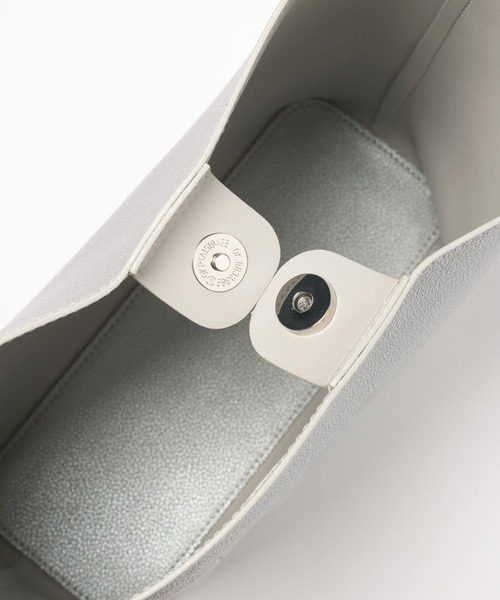 LEPSIM(レプシィム)の「アジャストベルトバッグ 595115(ショルダーバッグ・レディース・シルバー/ブラック/モカ・ONE SIZE)」の5枚目の写真