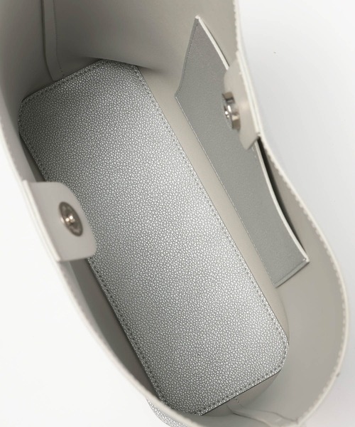 LEPSIM(レプシィム)の「アジャストベルトバッグ 595115(ショルダーバッグ・レディース・シルバー/ブラック/モカ・ONE SIZE)」の6枚目の写真