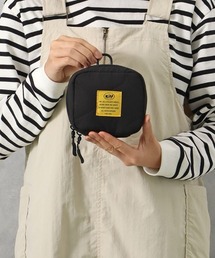 Bleu Bleuet（ブルーブルーエ）の「KiUパデッドスクエアポーチ（ポーチ）」