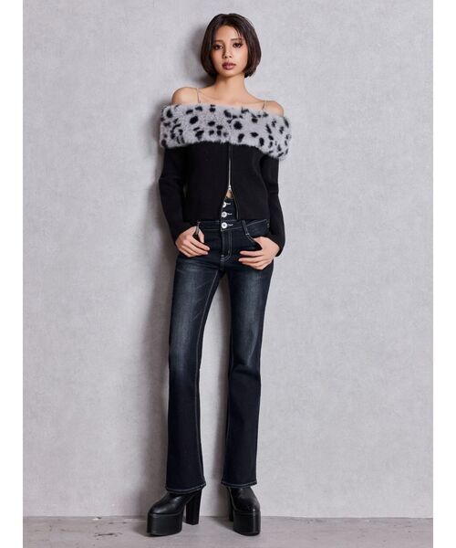 GYDA（ジェイダ）の「エコファーオフショルチェーンbijouニットトップス（ニット/セーター・レディース・オフホワイト/ブラック・FREE）」の5枚目の写真