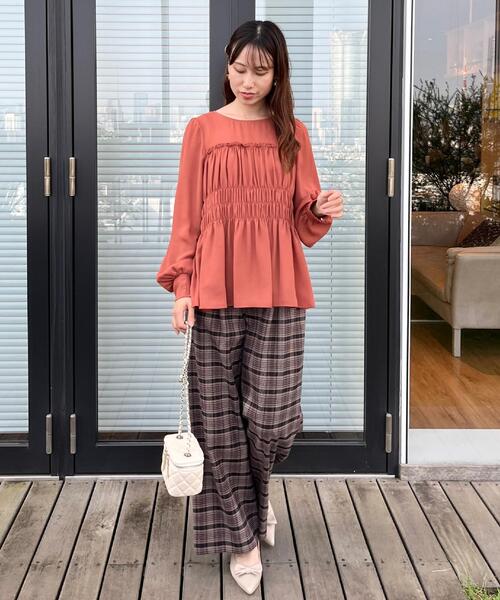 couture brooch（クチュールブローチ）の「【マシンウォッシャブル・きれいめ・通勤】シャーリングチュニックブラウス（シャツ/ブラウス・レディース・レンガ/ブラック/ナチュラル・36/38/40/42）」の18枚目の写真