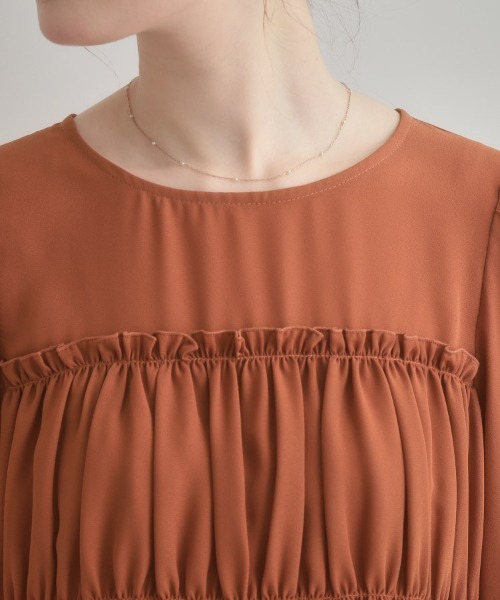 couture brooch（クチュールブローチ）の「【マシンウォッシャブル・きれいめ・通勤】シャーリングチュニックブラウス（シャツ/ブラウス・レディース・レンガ/ブラック/ナチュラル・36/38/40/42）」の5枚目の写真