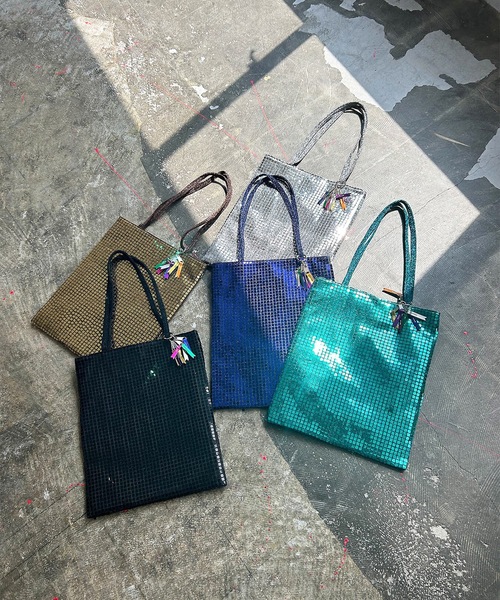 COMMON WARE（コモンウェアー）の「EM:cheek チーク disc tote/ディスコ トート（ショルダーバッグ・レディース・ブルー/シルバー/ゴールド/グリーン/ブラック・FREE）」の6枚目の写真