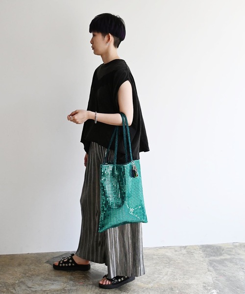COMMON WARE（コモンウェアー）の「EM:cheek チーク disc tote/ディスコ トート（ショルダーバッグ・レディース・ブルー/シルバー/ゴールド/グリーン/ブラック・FREE）」の7枚目の写真