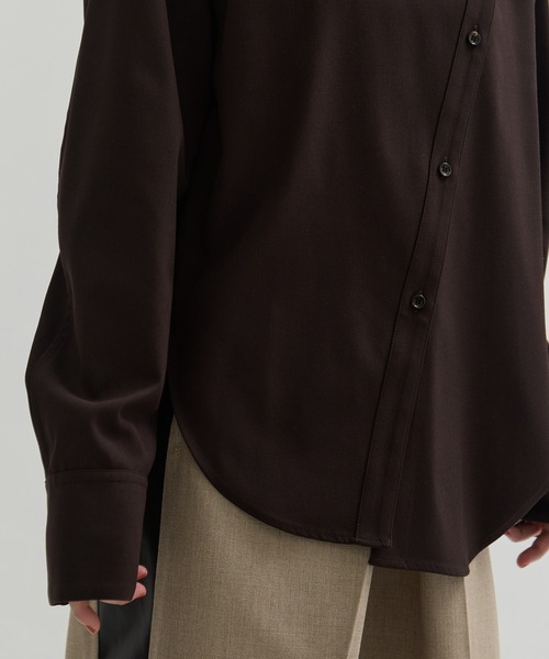 STUDIOUS(ステュディオス)の「【STUDIOUS/ステュディオス】Viscose Wool Big Collar Shirt/ビスコースウールビッグシャツ(シャツ/ブラウス・レディース・ダークブラウン/ブラック/アイボリー・FREE)」の18枚目の写真