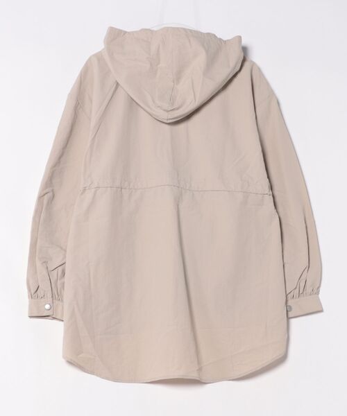 INTERPLANET（インタープラネット）の「【撥水加工】フード付ウエストドロストマンパー（マウンテンパーカー・レディース・ブラック/ライトベージュ・FREE）」の3枚目の写真