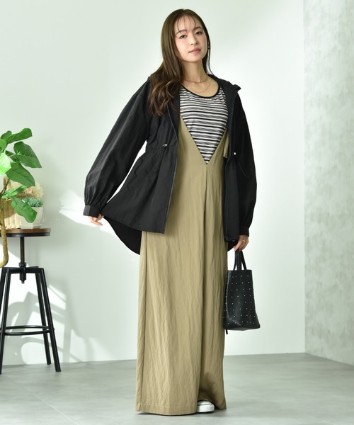 INTERPLANET（インタープラネット）の「【撥水加工】フード付ウエストドロストマンパー（マウンテンパーカー・レディース・ブラック/ライトベージュ・FREE）」の22枚目の写真