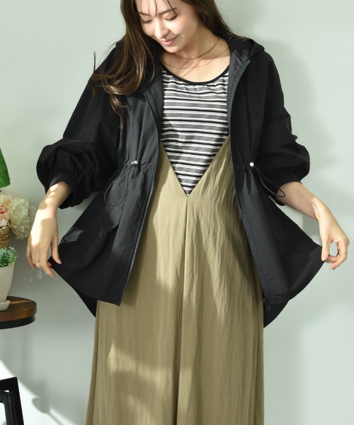 INTERPLANET（インタープラネット）の「【撥水加工】フード付ウエストドロストマンパー（マウンテンパーカー・レディース・ブラック/ライトベージュ・FREE）」の20枚目の写真