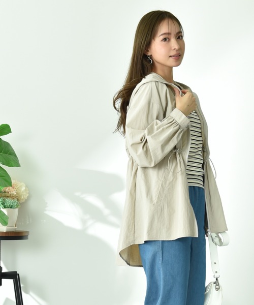 INTERPLANET（インタープラネット）の「【撥水加工】フード付ウエストドロストマンパー（マウンテンパーカー・レディース・ブラック/ライトベージュ・FREE）」の9枚目の写真