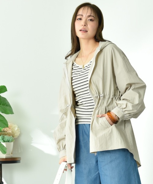 INTERPLANET（インタープラネット）の「【撥水加工】フード付ウエストドロストマンパー（マウンテンパーカー・レディース・ブラック/ライトベージュ・FREE）」の10枚目の写真