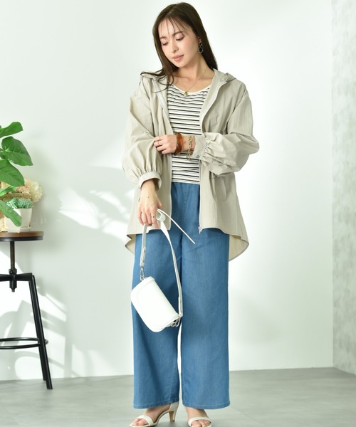 INTERPLANET（インタープラネット）の「【撥水加工】フード付ウエストドロストマンパー（マウンテンパーカー・レディース・ブラック/ライトベージュ・FREE）」の11枚目の写真