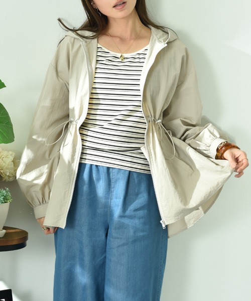 INTERPLANET（インタープラネット）の「【撥水加工】フード付ウエストドロストマンパー（マウンテンパーカー・レディース・ブラック/ライトベージュ・FREE）」の5枚目の写真