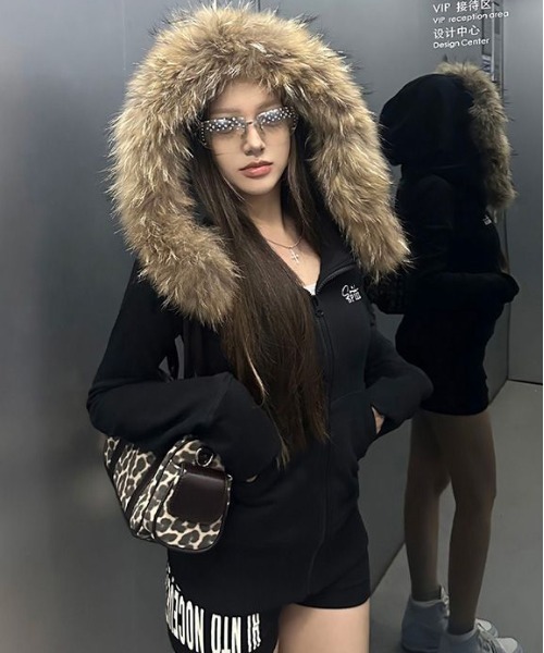 ファー付きy2kパーカー セール】Y2K 【秋冬新作】 刺繍 ファー付きフードゆったりスウェット