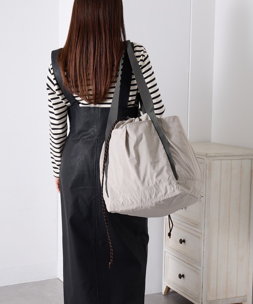 UNIVERSAL OVERALL（ユニバーサルオーバーオール）の「【UNIVERSAL OVERALL】シンゲンブドウバッグ (L) UVO-189（ハンドバッグ・レディース・グレイッシュベージュ/ベージュ/ダークオリーブ/ブラック・FREE）」の7枚目の写真