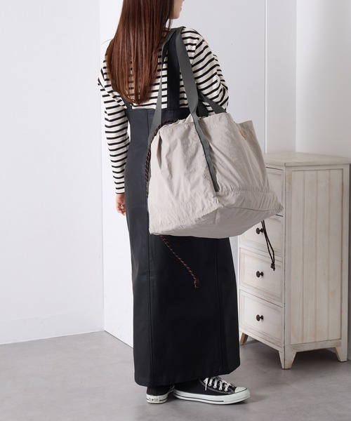 UNIVERSAL OVERALL（ユニバーサルオーバーオール）の「【UNIVERSAL OVERALL】シンゲンブドウバッグ (L) UVO-189（ハンドバッグ・レディース・グレイッシュベージュ/ベージュ/ダークオリーブ/ブラック・FREE）」の11枚目の写真