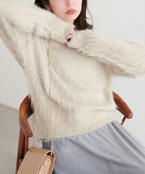 natural couture(ナチュラルクチュール)の「ロングフェザークルーネックニットプルオーバー(ニット/セーター・レディース・ベージュ/ピンク/オフホワイト/チャコールグレー・FREE)」の3枚目の写真
