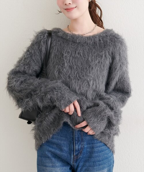 natural couture(ナチュラルクチュール)の「ロングフェザークルーネックニットプルオーバー(ニット/セーター・レディース・ベージュ/ピンク/オフホワイト/チャコールグレー・FREE)」の1枚目の写真