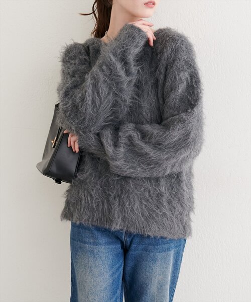 natural couture(ナチュラルクチュール)の「ロングフェザークルーネックニットプルオーバー(ニット/セーター・レディース・ベージュ/ピンク/オフホワイト/チャコールグレー・FREE)」の6枚目の写真