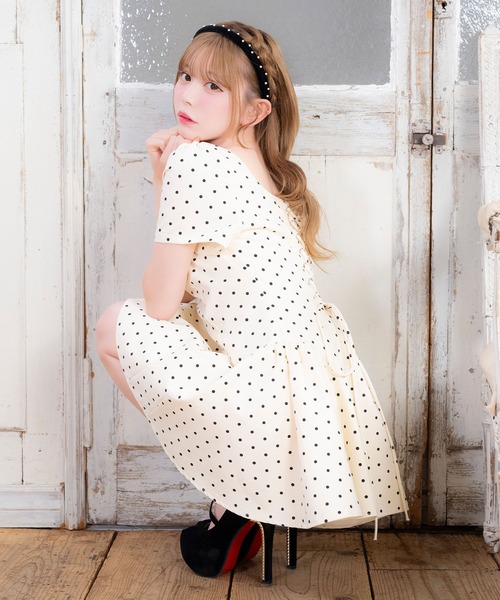 Tika（ティカ）の「キャバドレス ミニ フレア 半袖ドット パフスリーブ バックレースアップドレス ワンピース キャバワンピ ミニ丈（ワンピース・レディース・アイボリー/ダークグレー・M/L）」の19枚目の写真