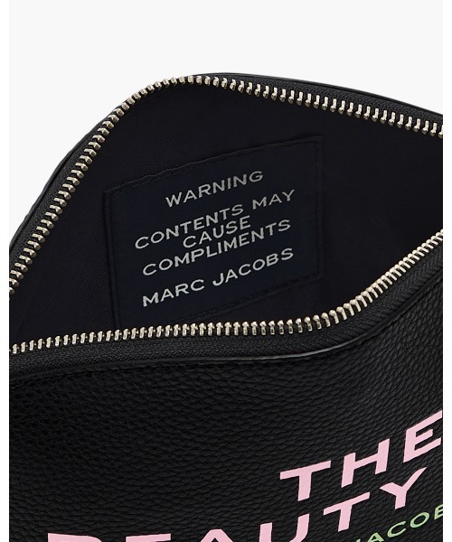 MARC JACOBS（マークジェイコブス）の「THE STICKER PATCH BEAUTY BAG/ザ ステッカー パッチ レザー アイテムズ ビューティー バッグ（ポーチ・レディース・ブラック系その他・ONE SIZE）」の4枚目の写真