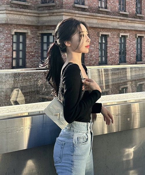 VALLUAT(バリュエット)の「Edero micro bag_White Beige(メッセンジャーバッグ・レディース・その他・FREE)」の1枚目の写真