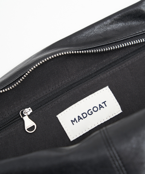 MADGOAT(マッドゴート)の「ホーボーレザー クロスショルダーバッグ_ブラック(メッセンジャーバッグ・レディース・ブラック・FREE)」の9枚目の写真