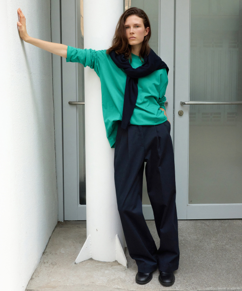 LEVAR（レバー）の「Relaxed Cotton Chino Pants - Navy（その他パンツ・レディース・その他・SMALL/MEDIUM/LARGE）」の5枚目の写真