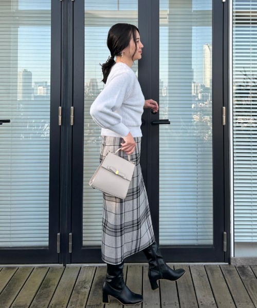 couture brooch(クチュールブローチ)の「【前後2WAY】Springフェザーカーデトップス(カーディガン/ボレロ・レディース・ブラウン系その他/サックスブルー/オフホワイト/パープル・36/38/42)」の7枚目の写真