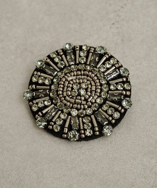 Omekashi（オメカシ）の「ブローチ付きダメージデニムGジャン（デニムジャケット・レディース・ブルー/オフホワイト・FREE）」の5枚目の写真