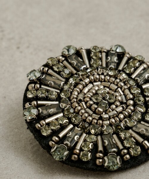 Omekashi（オメカシ）の「ブローチ付きダメージデニムGジャン（デニムジャケット・レディース・ブルー/オフホワイト・FREE）」の4枚目の写真