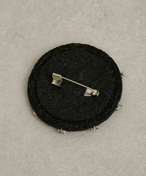 Omekashi（オメカシ）の「ブローチ付きダメージデニムGジャン（デニムジャケット・レディース・ブルー/オフホワイト・FREE）」の3枚目の写真