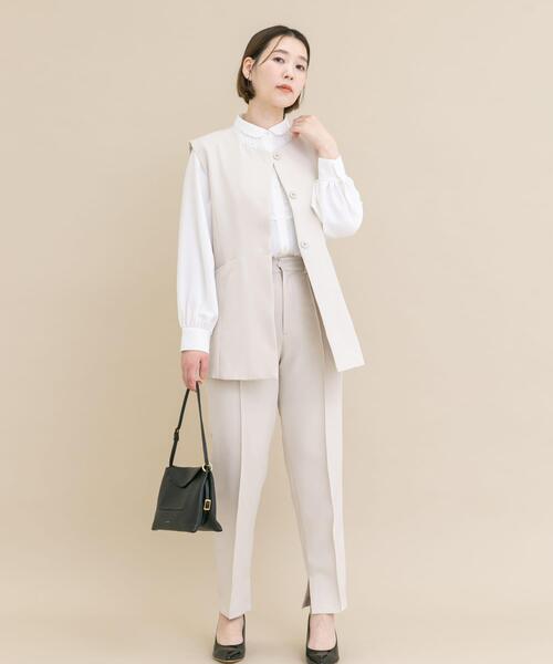 URBAN RESEARCH ROSSO WOMEN（アーバンリサーチ　ロッソ）の「『WEB/一部店舗限定』『SHORT/TALLサイズあり』ペプラムジレ+テーパードパンツ（セットアップ・レディース・ネイビー/ホワイト系その他/ブラック・38/SHORT/36/TALL）」の2枚目の写真