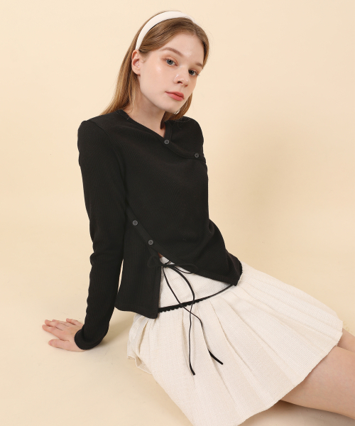CATTLINE(カトリン)の「VネックスリットTシャツ(ブラック)(Tシャツ/カットソー・レディース・その他・FREE)」の10枚目の写真