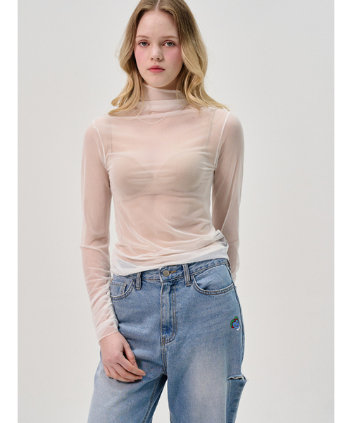 Sorry,Too Much Love（ソーリートゥーマッチラブ）の「袖シャーリングシースルータートルネックトップ_ホワイト（Tシャツ/カットソー・レディース・その他・FREE）」の2枚目の写真