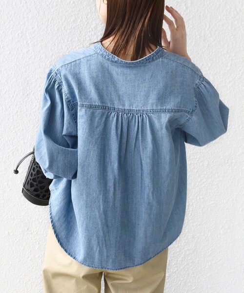 SHIPS（シップス）の「【WEB限定】〈洗濯機可能〉ライトオンス フリル デニム シャツ（シャツ/ブラウス・レディース・ライトブルー/ブルー・ONE SIZE）」の19枚目の写真