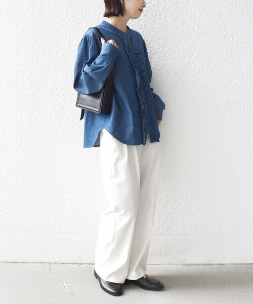 SHIPS（シップス）の「【WEB限定】〈洗濯機可能〉ライトオンス フリル デニム シャツ（シャツ/ブラウス・レディース・ライトブルー/ブルー・ONE SIZE）」の6枚目の写真