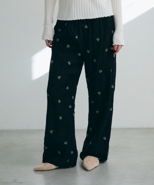 Trish(トリッシュ)の「シアー小花刺繍ルーズパンツ(スラックス・レディース・アイボリー/ブラック・FREE)」の2枚目の写真
